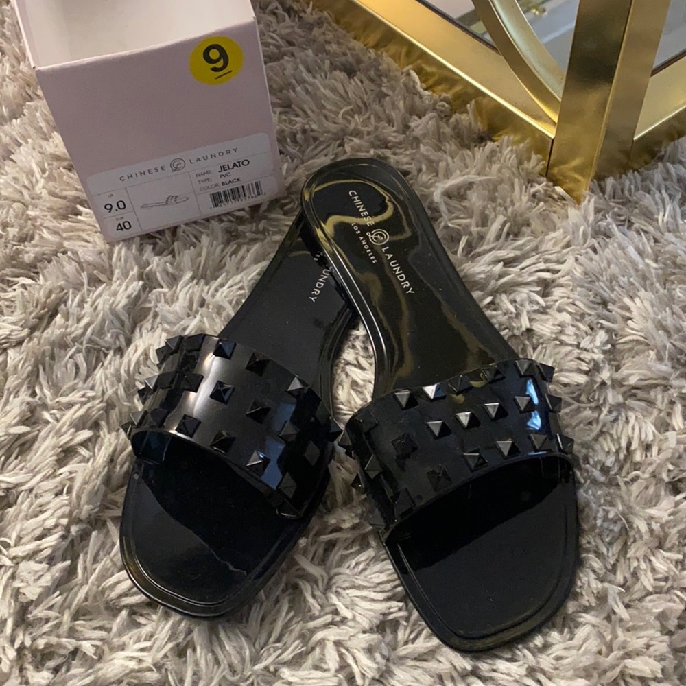 BRAND NEW! Size 9 Chinese Laundry Jelly Sandal